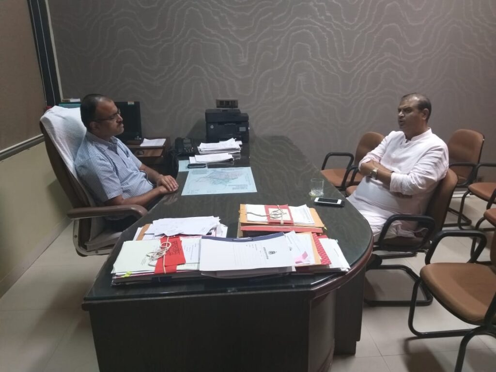 Meeting with T Ward Officer Shri Kishore Gandhi on potholes issue in Mulund