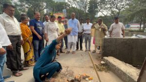 बृहन्मुंबई महापालिकेतर्फे मुलुंड पश्चिम भागातील रस्त्यांचे सिमेंट काँक्रीटीकरण प्रकल्पाचा शुभारंभ केला