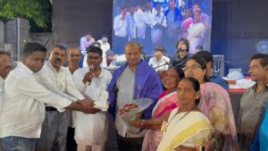 भगवान गौतम बुद्धांचे आशीर्वाद घेतले आणि उपस्थित भाविकांना शुभेच्छा दिल्या