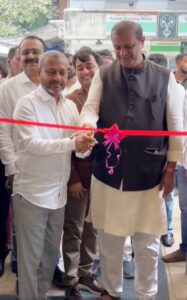 मुलुंड पश्चिम येथे Kake di Hatti रेस्टॉरंटच्या भव्य उद्घाटनाला आमदार श्री. संजय कुटे जी यांच्या सोबत उपस्थित राहिलो,